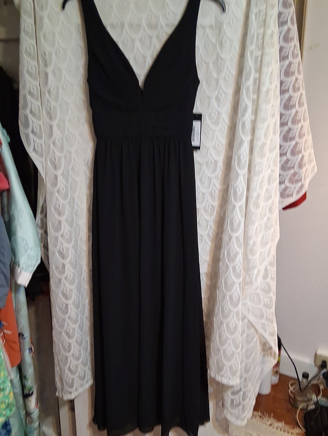 Lulu's Elegant Black V-Neck Maxi Dress Nwt